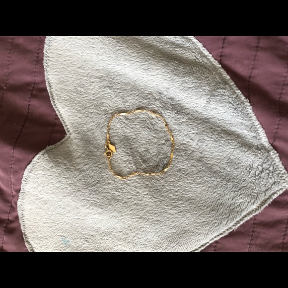 Vintage Very dainty gold tone bracelet - Picture 2 of 5